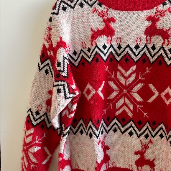 Cozy reindeer sweater - Picture 2 of 11